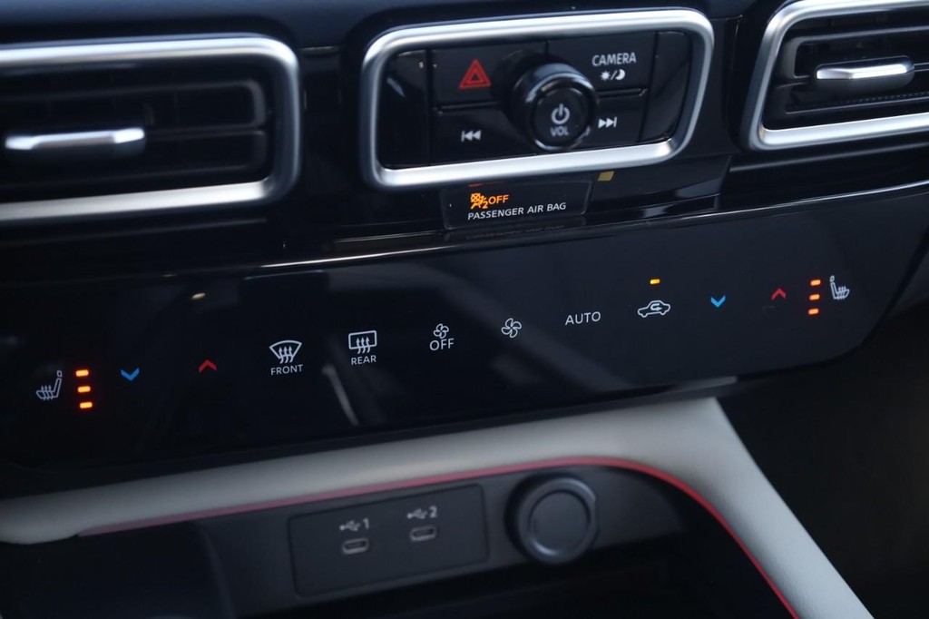 Nissan Sentra Vehicle Image 16