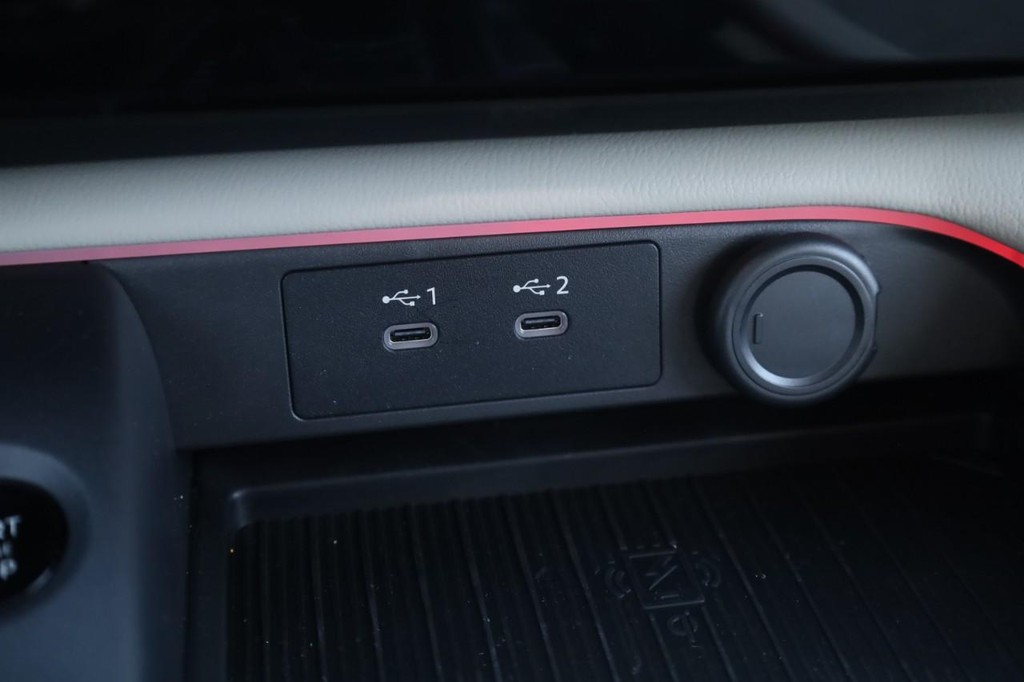 Nissan Sentra Vehicle Image 17