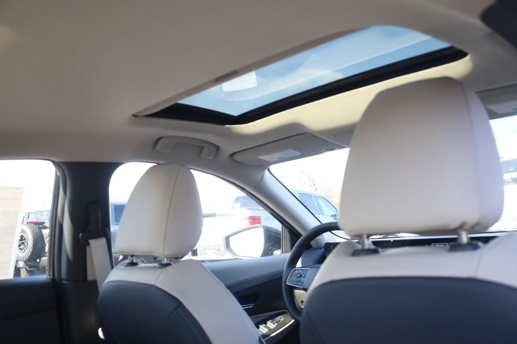 Nissan Sentra Vehicle Image 22