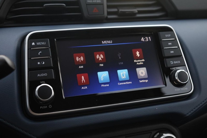 Nissan Versa Vehicle Image 10