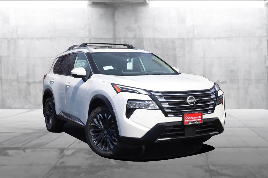 Nissan Rogue Vehicle Image 02