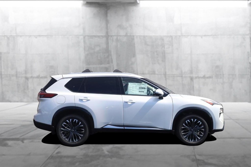 Nissan Rogue Vehicle Image 05