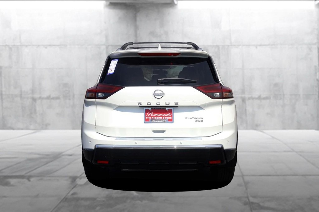 Nissan Rogue Vehicle Image 06