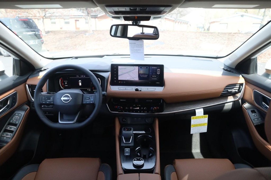 Nissan Rogue Vehicle Image 07