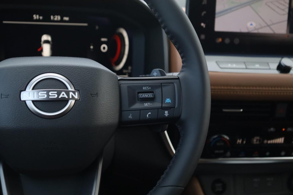 Nissan Rogue Vehicle Image 09