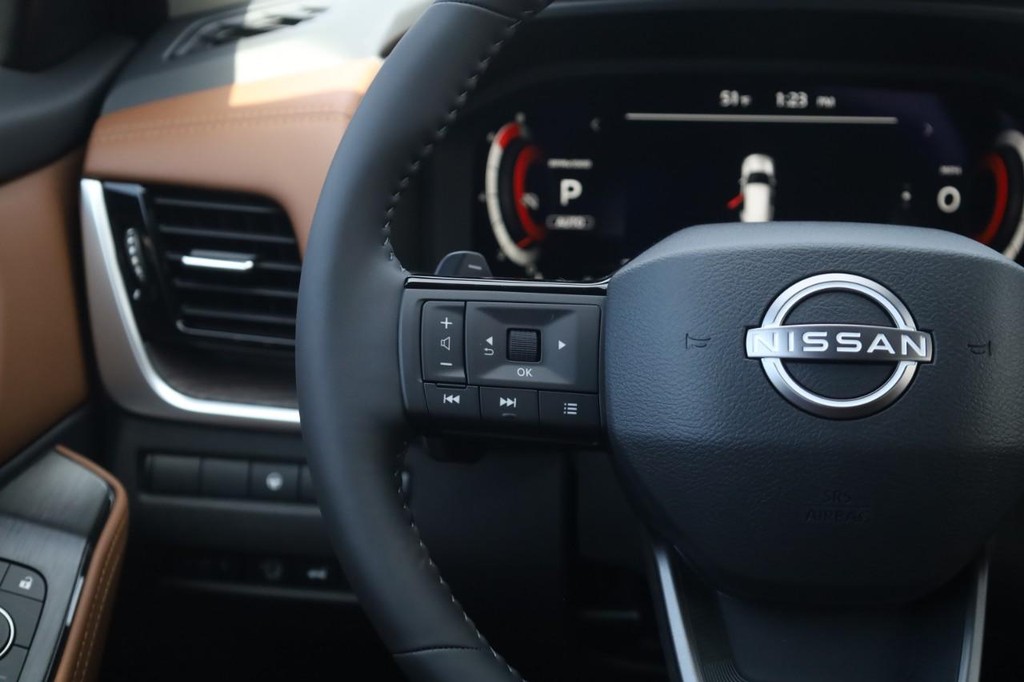 Nissan Rogue Vehicle Image 10