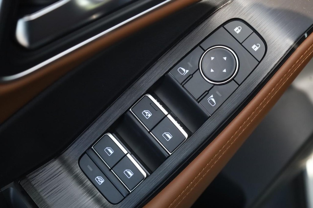 Nissan Rogue Vehicle Image 11