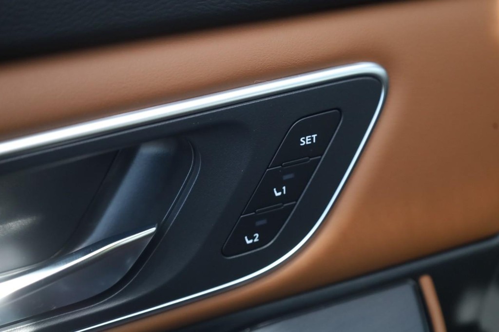 Nissan Rogue Vehicle Image 12