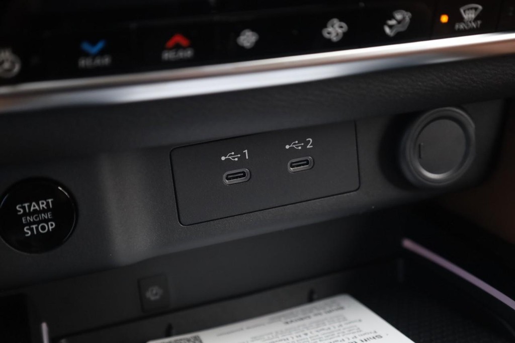 Nissan Rogue Vehicle Image 18