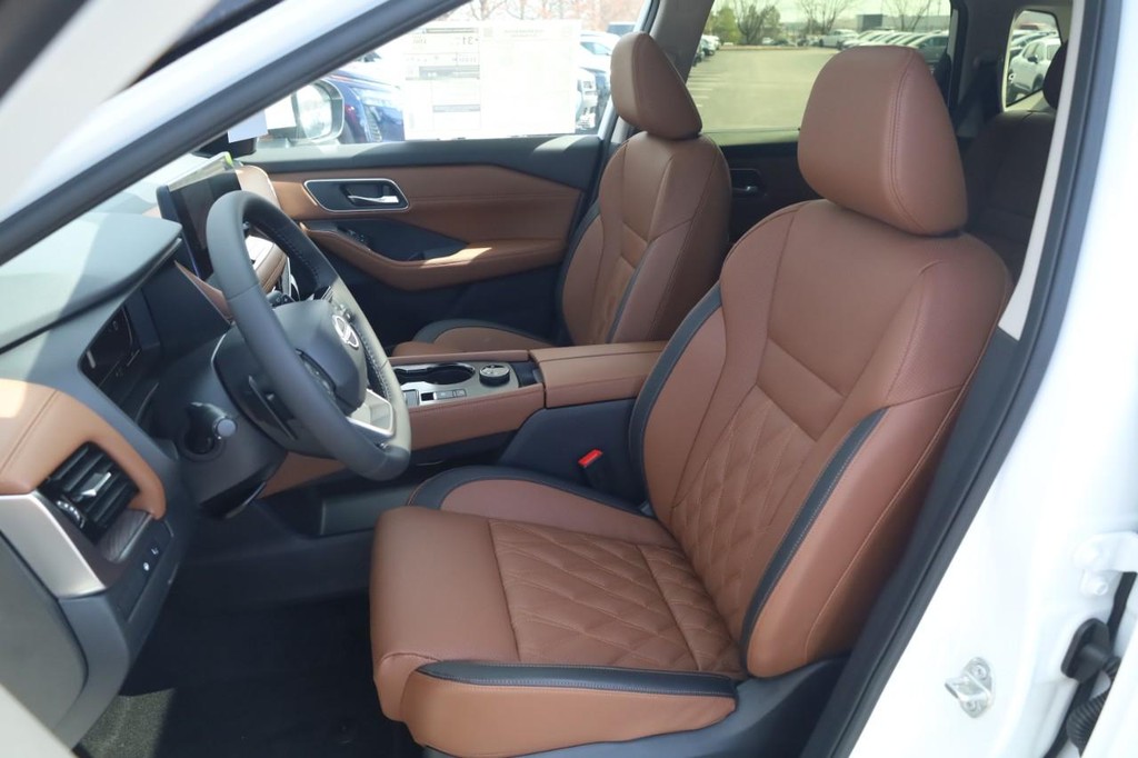 Nissan Rogue Vehicle Image 21