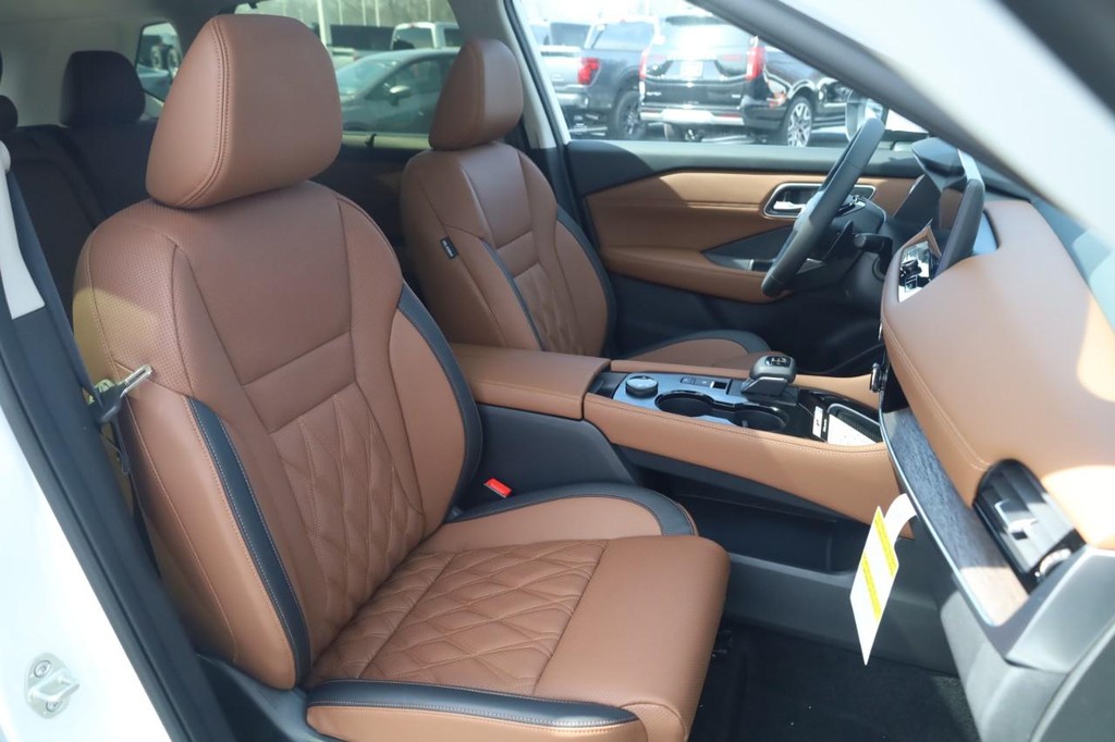 Nissan Rogue Vehicle Image 22