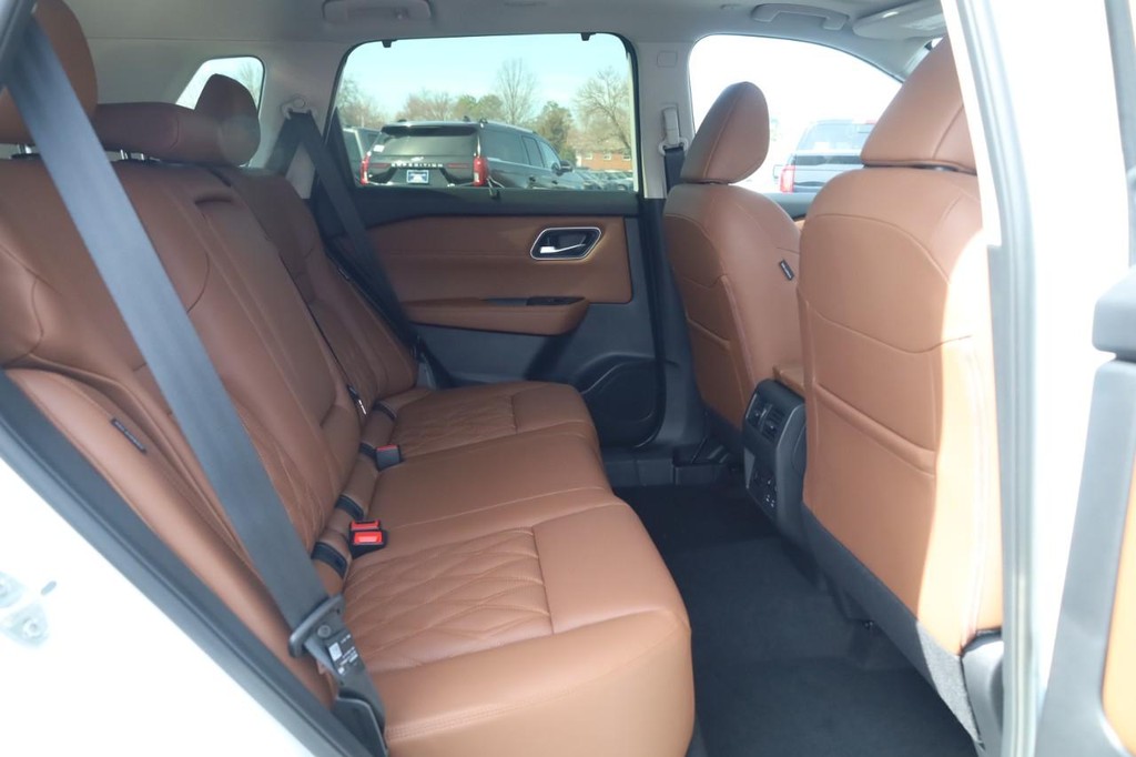 Nissan Rogue Vehicle Image 23