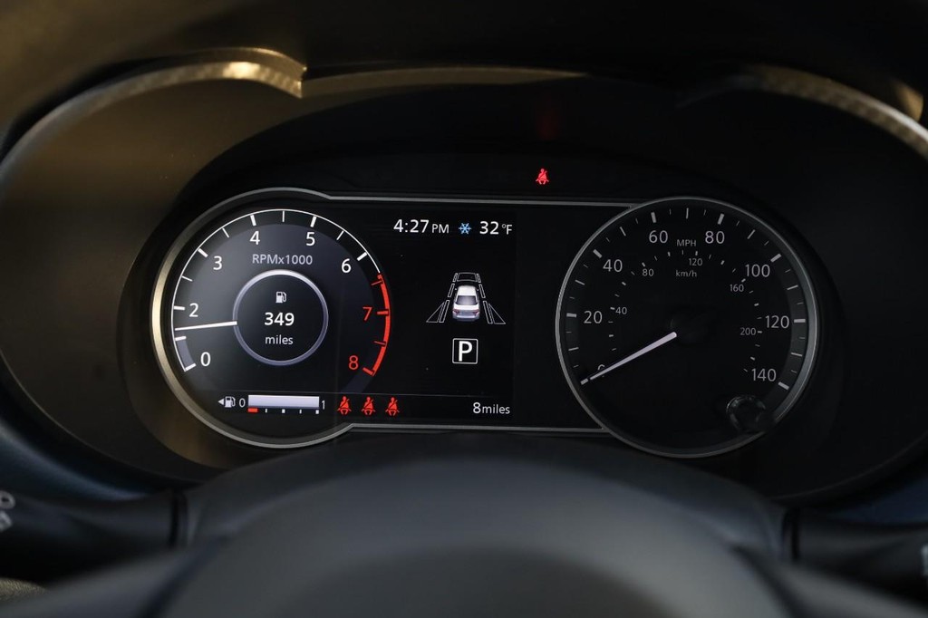 Nissan Versa Vehicle Full-screen Gallery Image 10