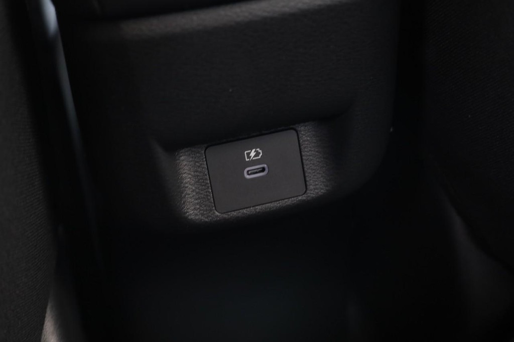 Nissan Versa Vehicle Full-screen Gallery Image 20