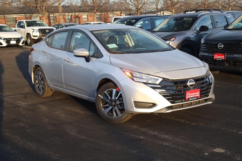Nissan Versa Vehicle Image 02