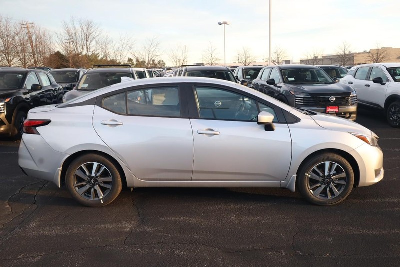 Nissan Versa Vehicle Image 05