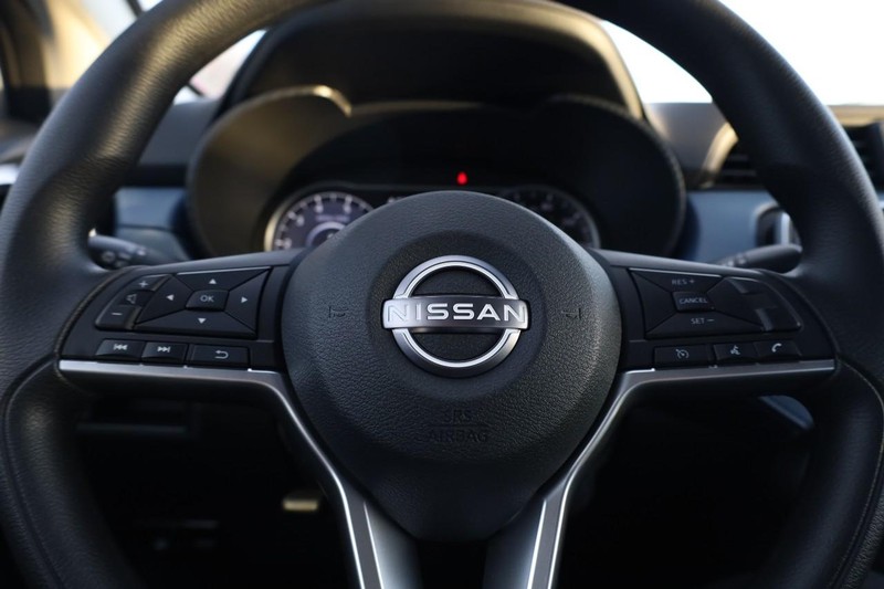 Nissan Versa Vehicle Image 09