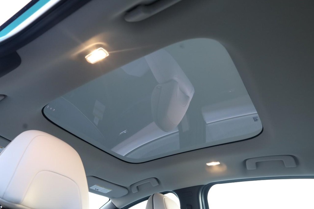 Nissan LEAF Vehicle Image 09