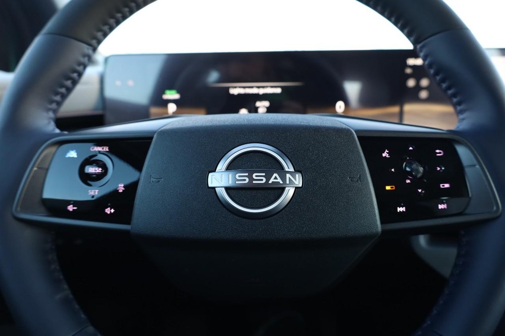 Nissan LEAF Vehicle Image 11