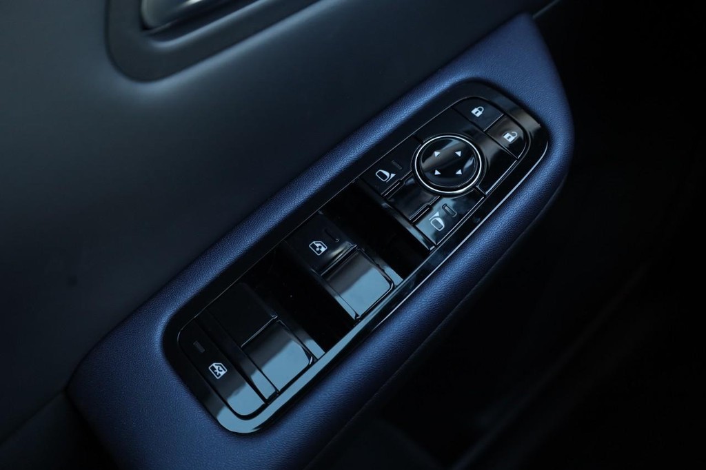 Nissan LEAF Vehicle Image 19