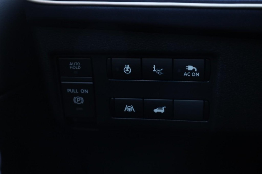 Nissan LEAF Vehicle Image 20