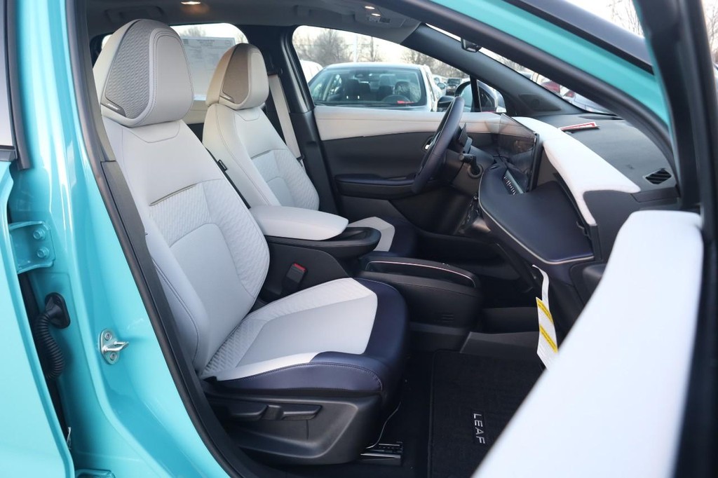 Nissan LEAF Vehicle Image 27