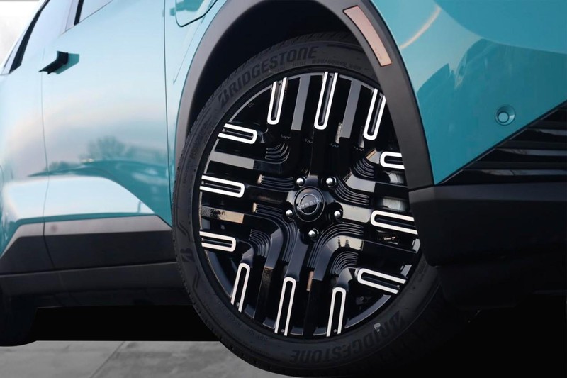 Nissan LEAF Vehicle Image 03