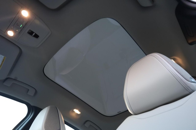 Nissan LEAF Vehicle Image 08