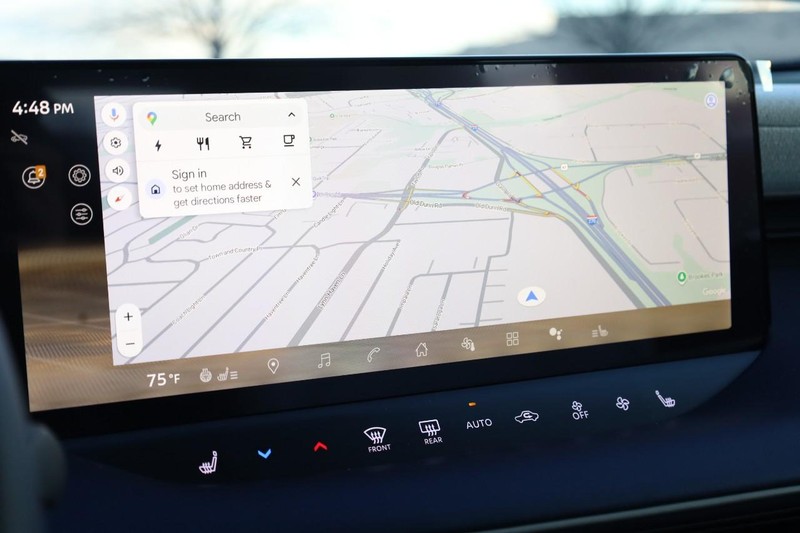 Nissan LEAF Vehicle Image 14