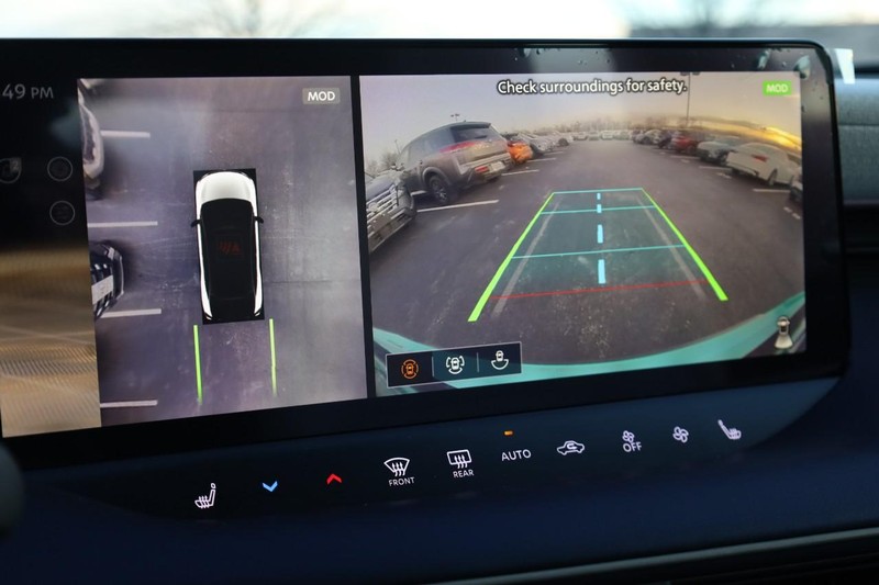 Nissan LEAF Vehicle Image 15