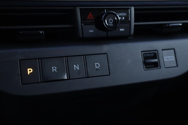 Nissan LEAF Vehicle Image 17