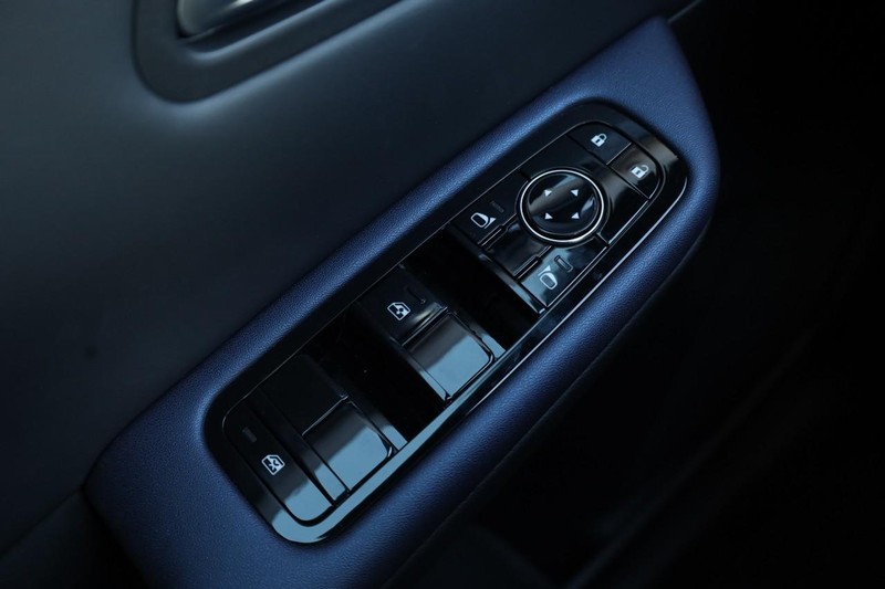 Nissan LEAF Vehicle Image 19