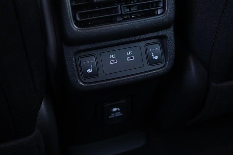 Nissan LEAF Vehicle Image 24