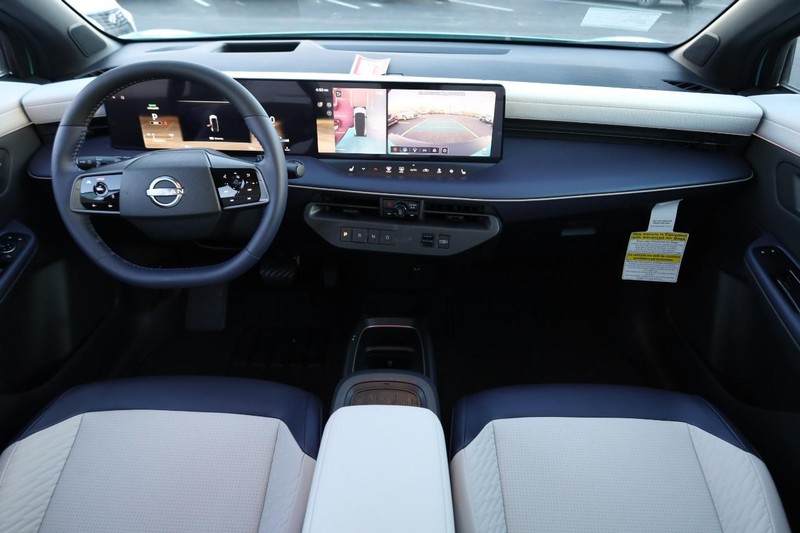 Nissan LEAF Vehicle Image 25