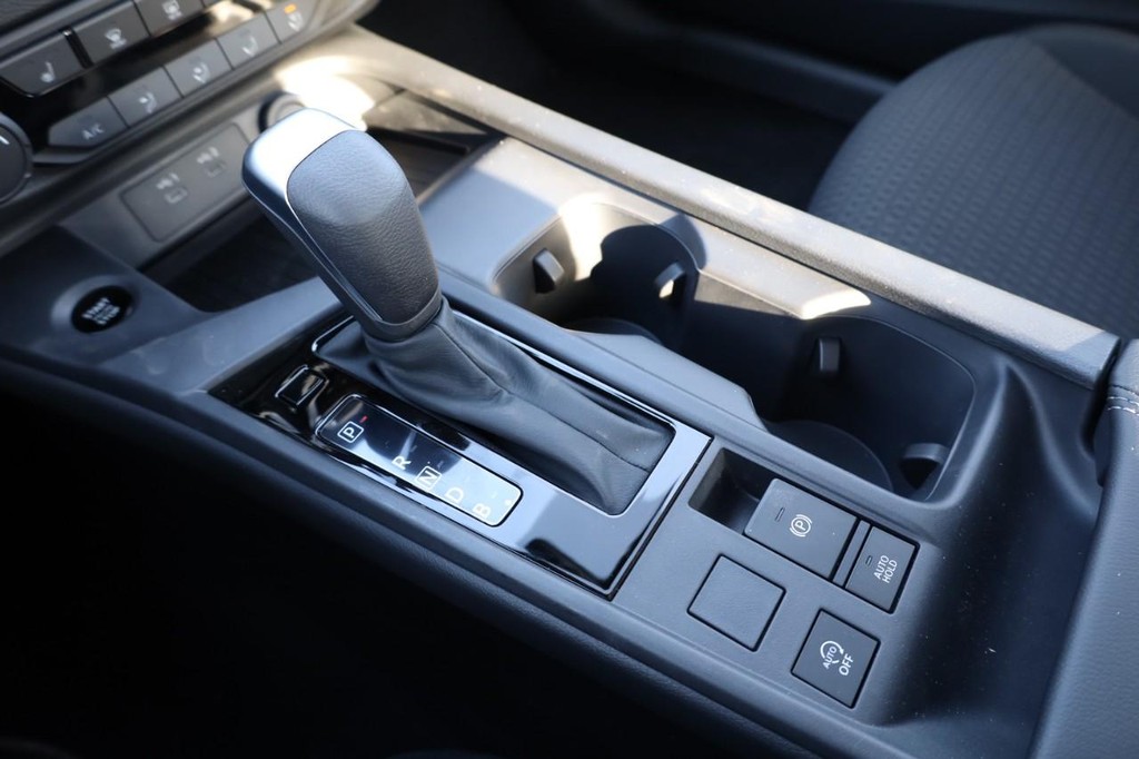 Nissan Sentra Vehicle Image 15