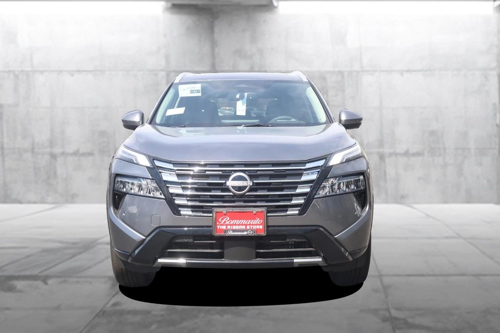 Nissan Rogue Vehicle Image 04