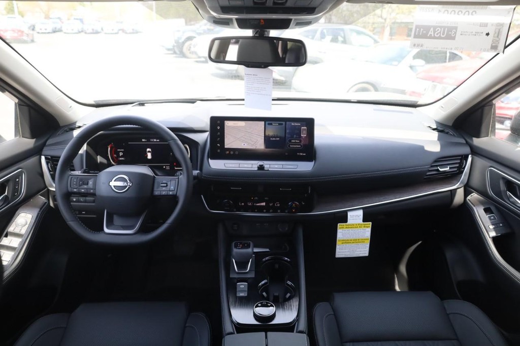 Nissan Rogue Vehicle Image 07