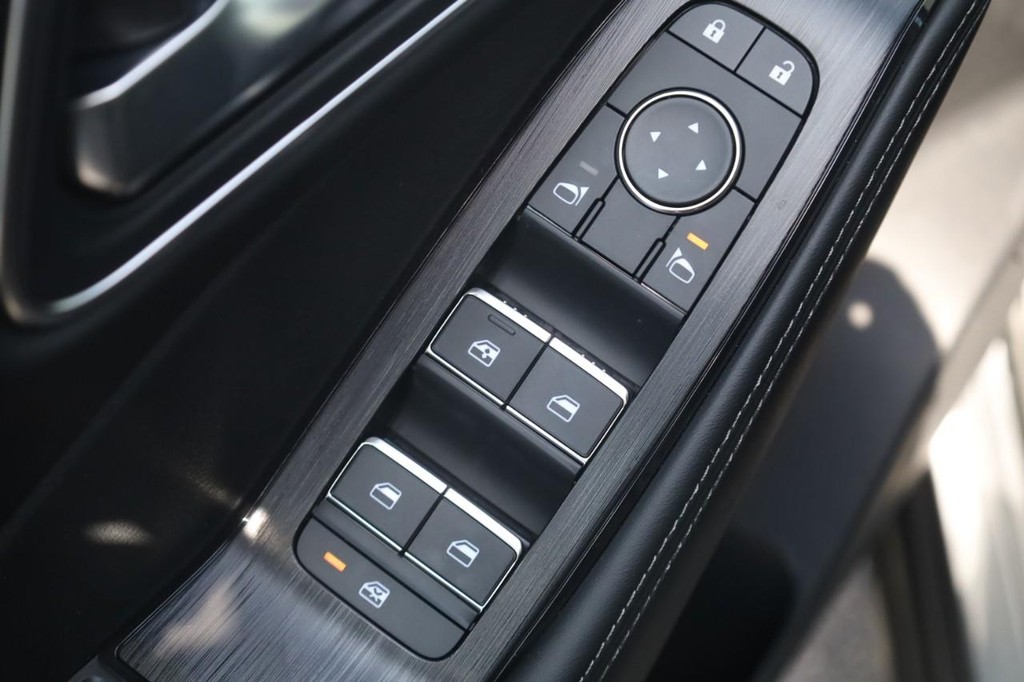 Nissan Rogue Vehicle Image 11