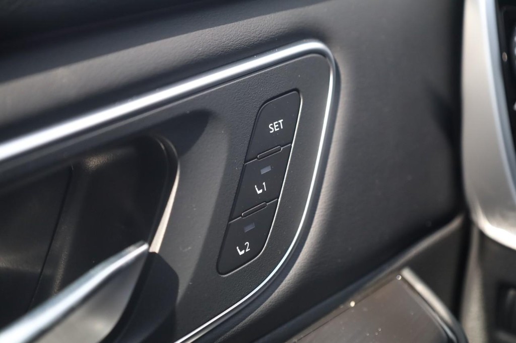 Nissan Rogue Vehicle Image 13