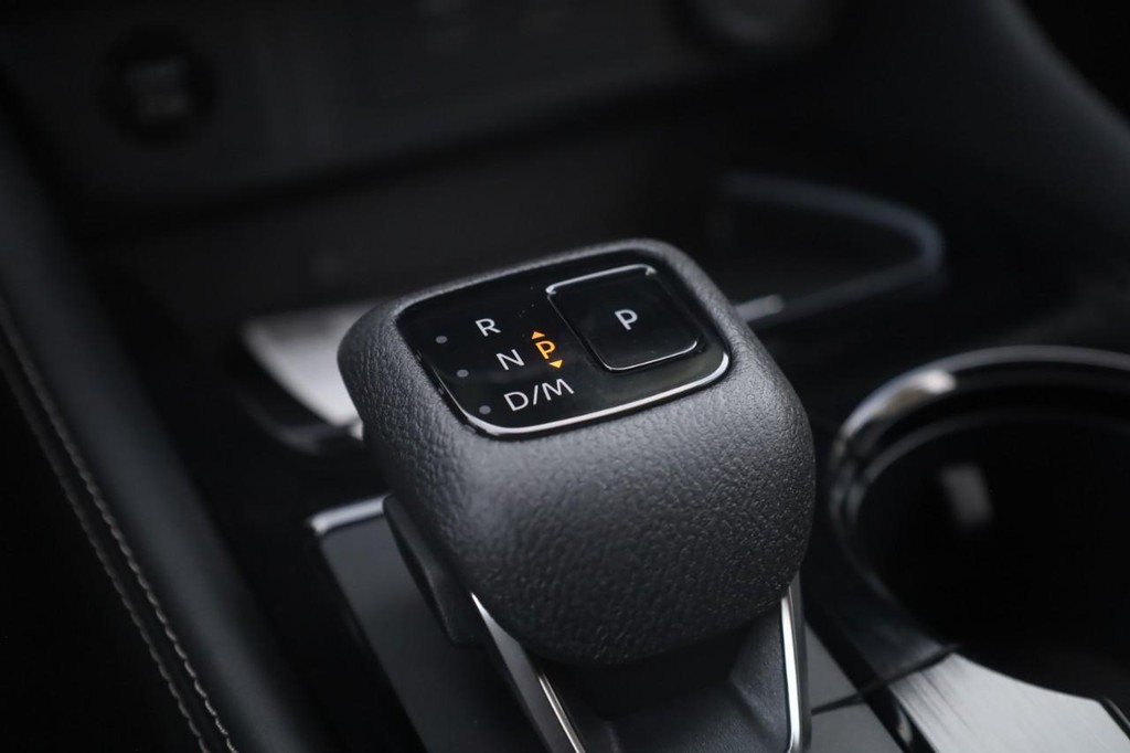 Nissan Rogue Vehicle Image 20