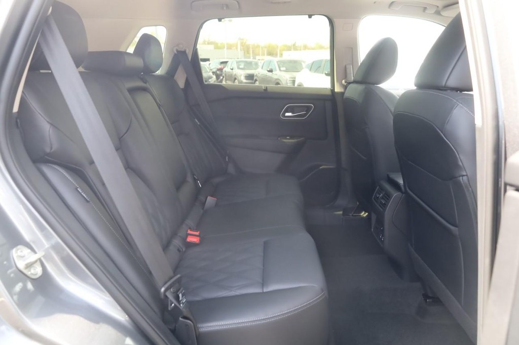 Nissan Rogue Vehicle Image 23