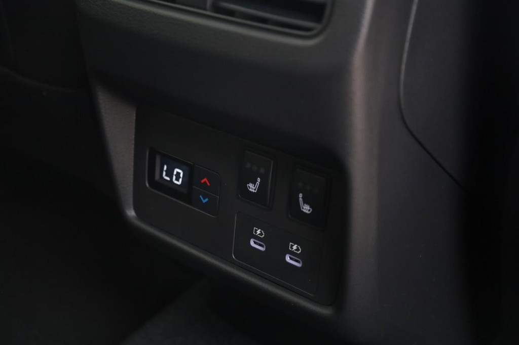 Nissan Rogue Vehicle Image 25