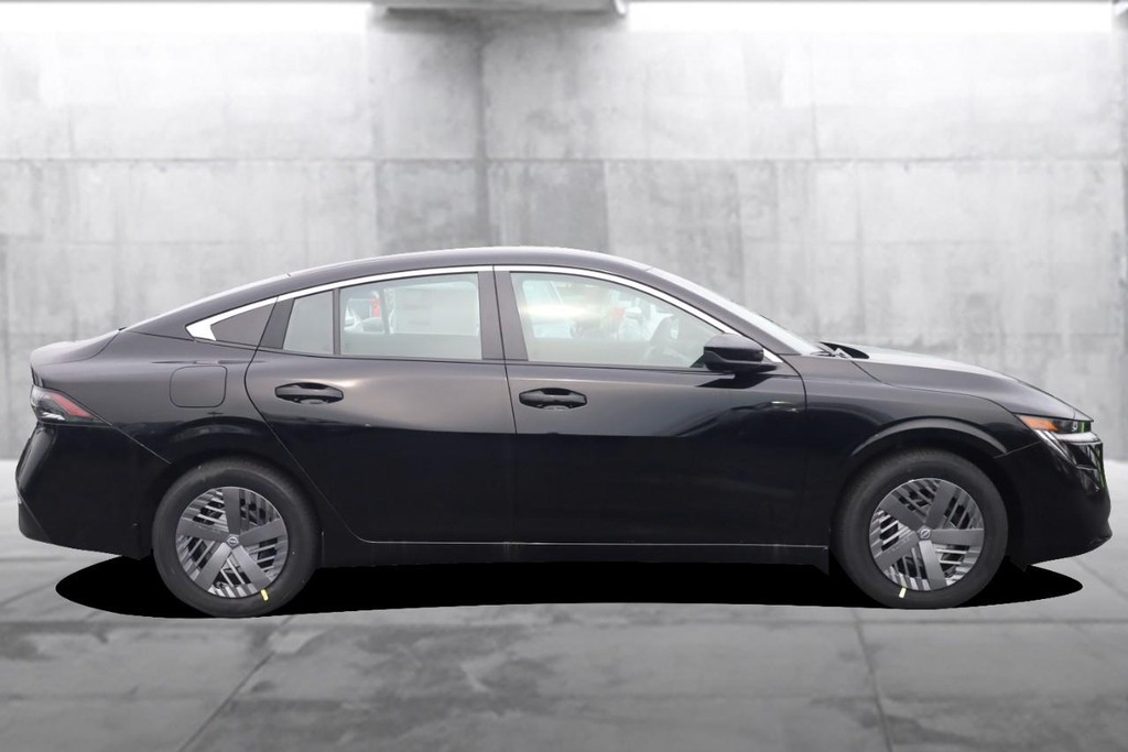 Nissan Sentra Vehicle Image 05