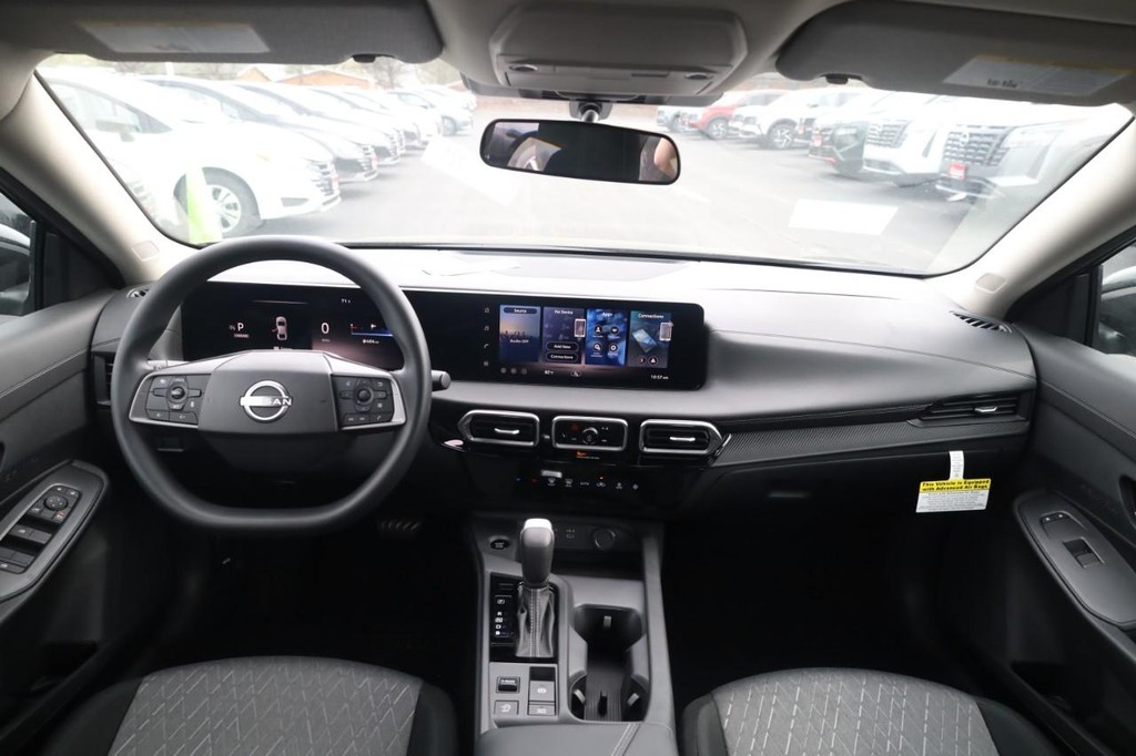 Nissan Sentra Vehicle Image 07