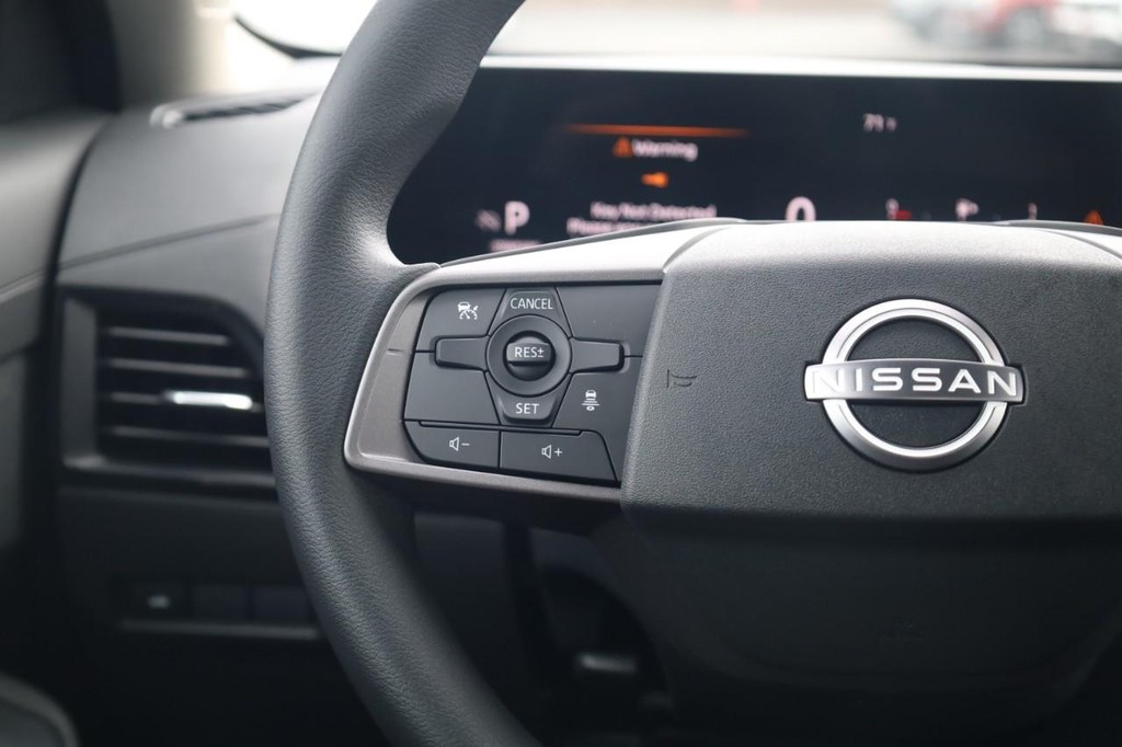 Nissan Sentra Vehicle Image 10