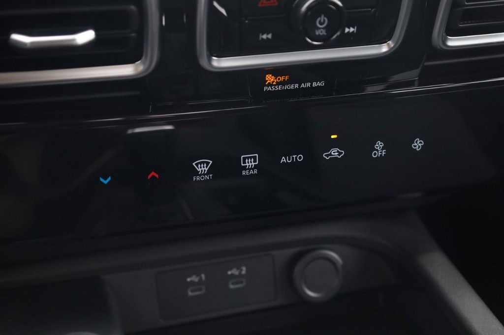 Nissan Sentra Vehicle Image 17