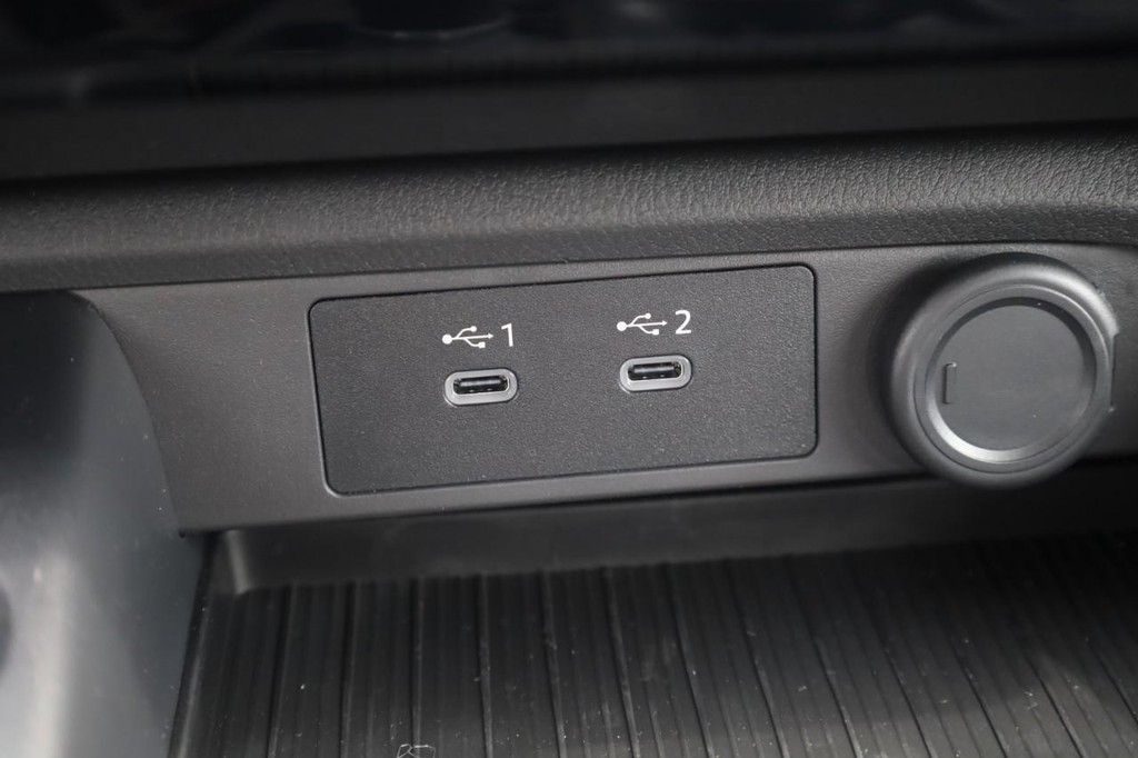 Nissan Sentra Vehicle Image 18