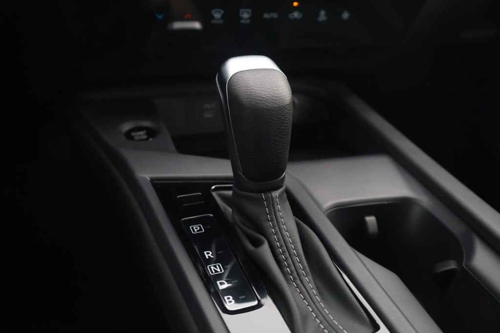 Nissan Sentra Vehicle Image 20