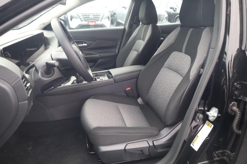 Nissan Sentra Vehicle Image 21