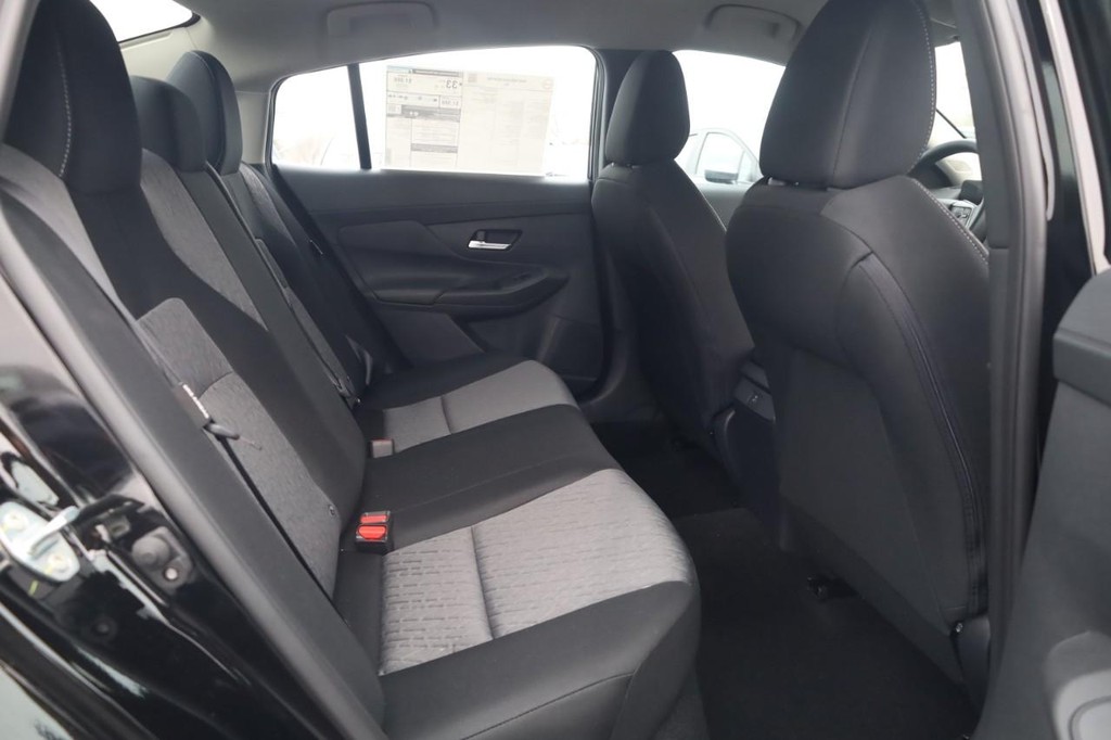 Nissan Sentra Vehicle Image 23